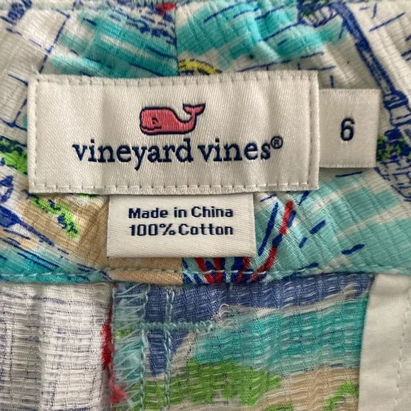 Vineyard Vines Blue and Red Bermuda Shorts Vibrant Floral Design - Picture 4 of 7